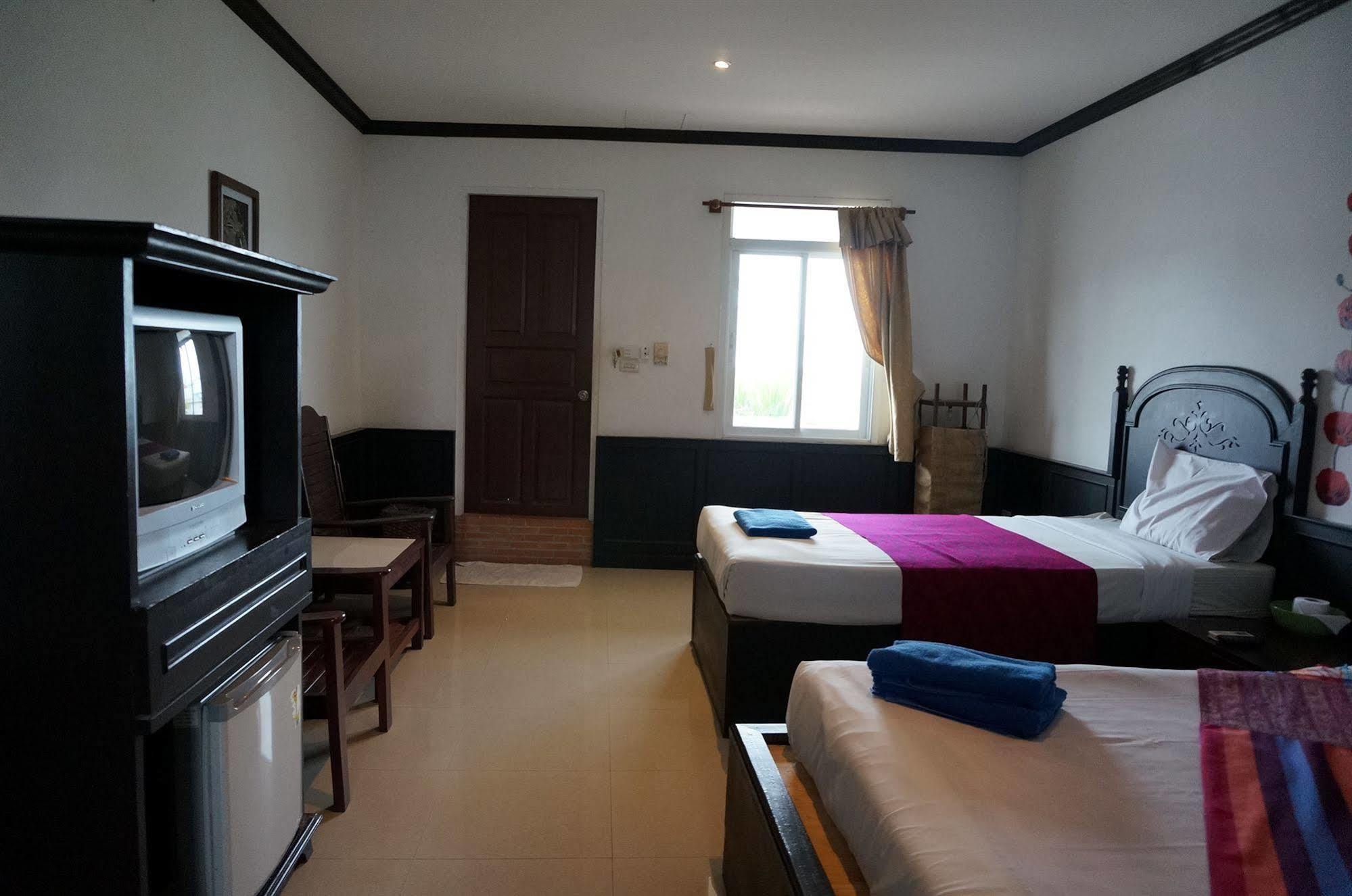 Sand Inn Hotel Hua Hin Exterior photo