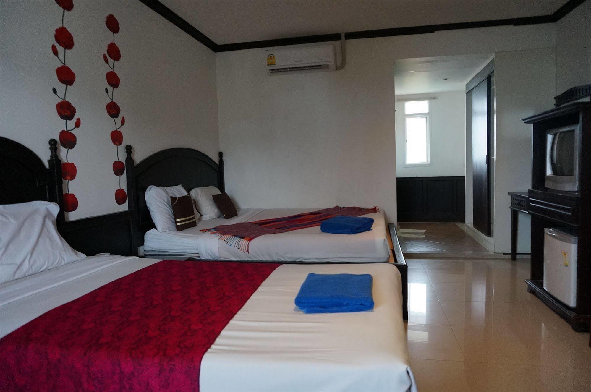 Sand Inn Hotel Hua Hin Exterior photo