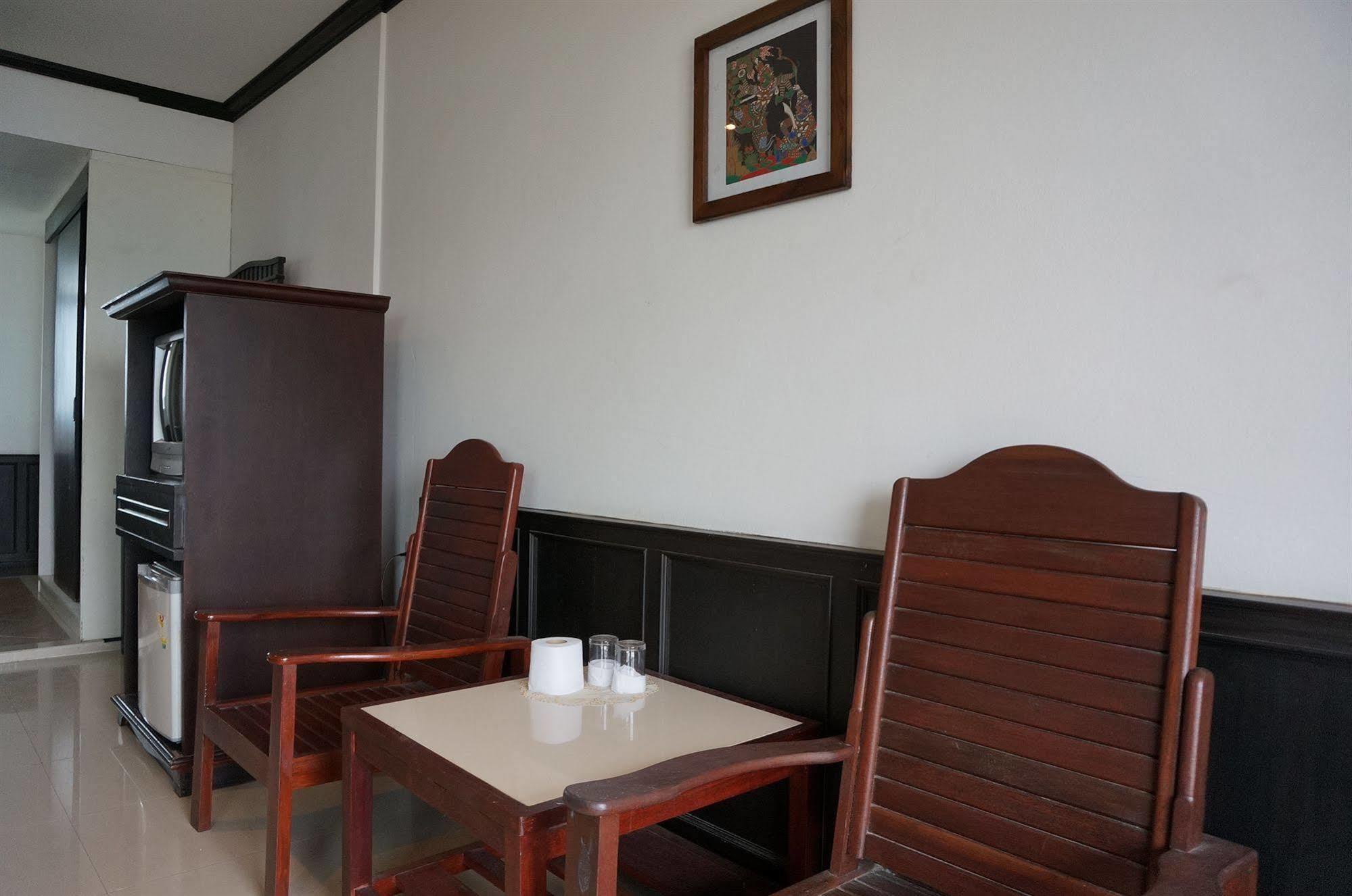 Sand Inn Hotel Hua Hin Exterior photo